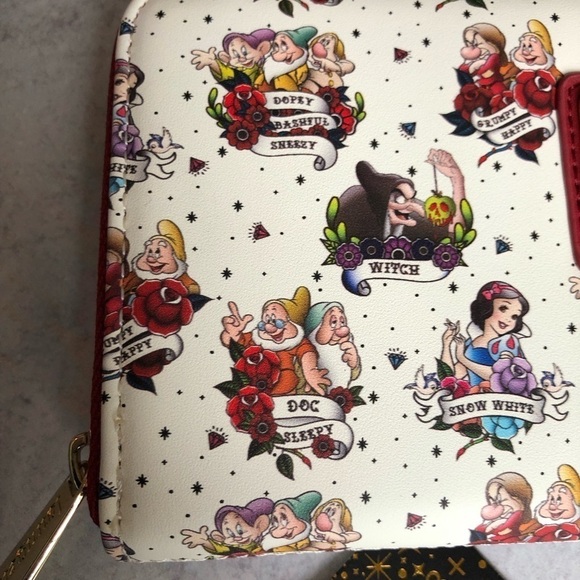 Loungefly Disney Snow White Tattoo Zip Around Wallet NWT - Picture 13 of 14